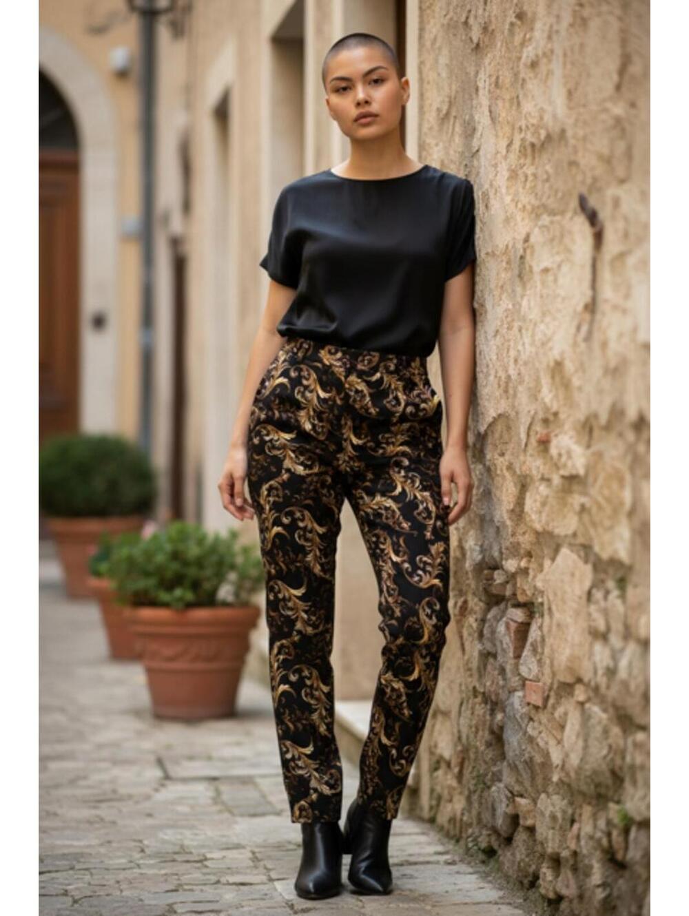 TRUTH BY REPUBLIC Black and Gold stretch pants